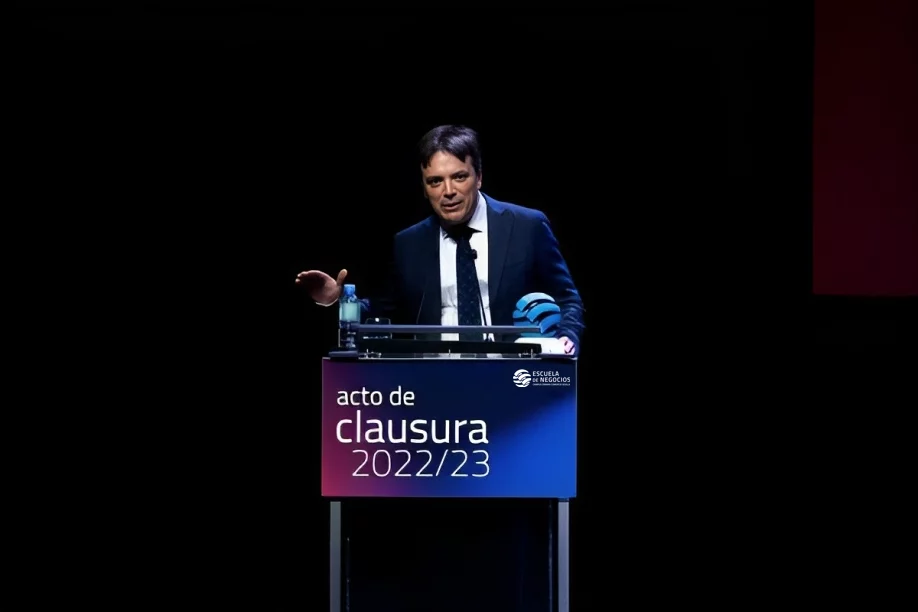 Premio a la Formación en la Empresa [Cámara de Comercio de Sevilla]. Imagen que describe a Arturo Estévez Sánchez, Director de Operaciones de Azur Global Business.